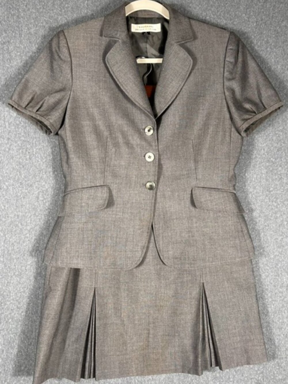 Tahari Jacket Skirt Set Womens Sz 6 Gray Pencil Skirt/3 Button Jacket Matching